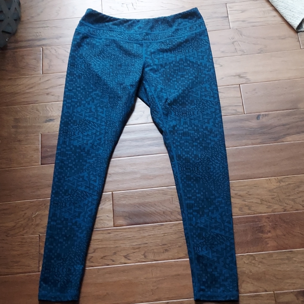 Lucy woman's leggings size LG